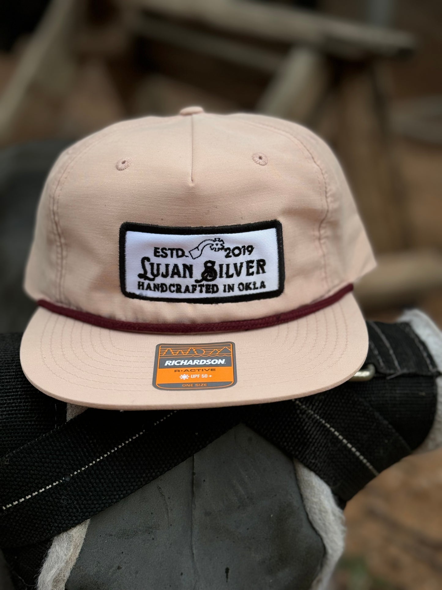 Lujan Silver- Merch Cap Richardson 256 Pale Peach/Maroon