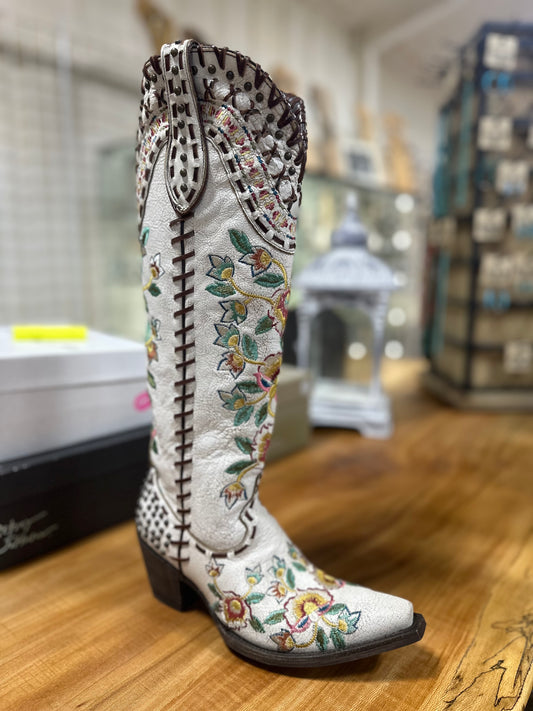 Double D “Almost Famous” White Boots SIZES 6.5, 7, 10